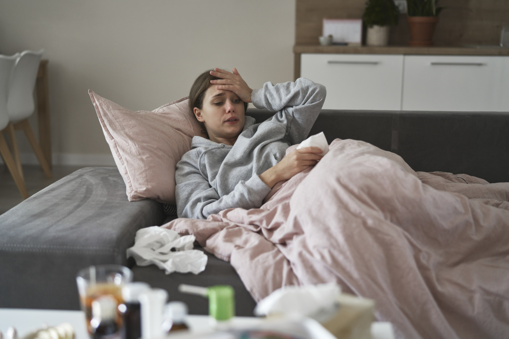 sick-woman-lying-down-duvet-looking-medicine-table.jpg sick-woman-lying-down-duvet-looking-medicine-table.jpg