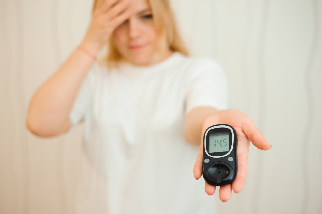 glucometer-glucose-level-diabetes-health-care-people-concept.jpg